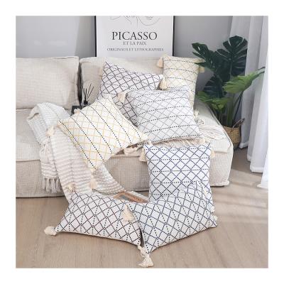 China Portable Modern Simple Style Tassel Pillow Case Bedroom Sofa Cushion Covers Cotton Gingham Pillow Case for sale