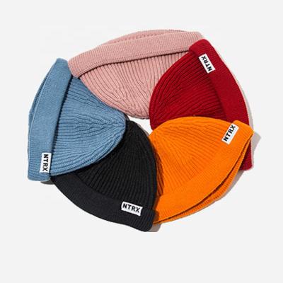 China 2021 COMMON High Quality Cheap Wholesale Hand Knitted Hats New Brand Plain With Tags Custom Knitted Beanie Hat for sale