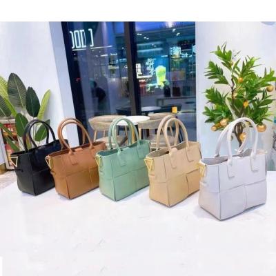 China 666# Medium New Fashion Women Tote Bags Pleated Trendy Braided Cross - Body Bag Lady Shoulder Bag in Guangzhou for sale