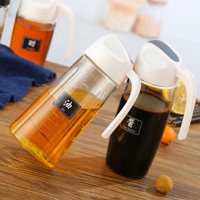 China Sustainable Kitchen Cooking Tools Automatic Flip Glass Oil Pot Seasoning Bottle for sale