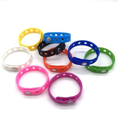 China Clog Promotional New Design Charm Bracelet Wholesale Cheap Charm Bracelet Promotional Wrist Band For Sport Silicone Pen Shoe Charm for sale