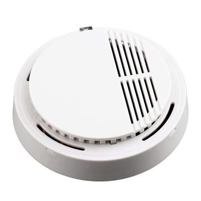 China Battery Operated Smoke Detector Photoelectric Smoke Detector LED Light Flashing and Independent Smoke Alert Sound Warning Detector for sale