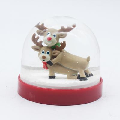 China Cheap Europe Winter Snow Plastic Globe, Polyreisn Plastic Christmas Deer Figurine Snow Globe For Desktop Decoration for sale