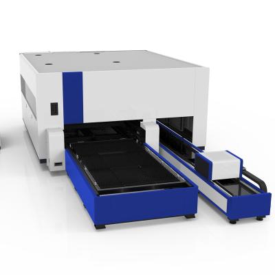 China Water-cooled High-cost manual manufacturing of metal plate and steel pipe equipment special fiber laser cutting machine for sale