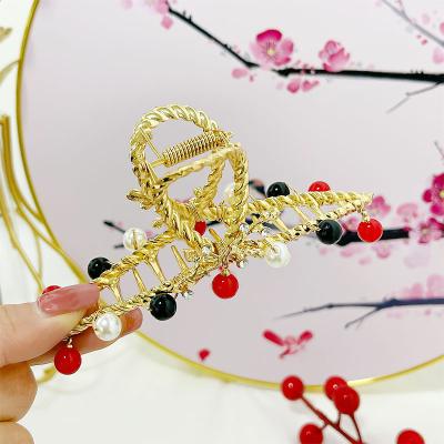 China Wholesale Simple Updo Metal Cloth Hair Accessories Gold Plated Hairpin Alloy Chain Shark Hair Claw Clip For Women for sale