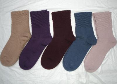 China Customizable Plain Soft Double Cylinder Socks with Hand Link for Sports for sale