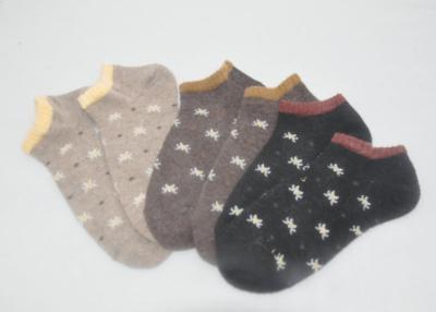 Chine Chaussettes angoras de laine d'hiver doux, chaussettes courtes d'ouatine de jacquard pour des filles à vendre