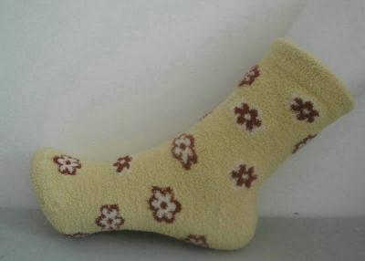 China Softness Customized Ladies Cashmere Socks With 90% Bilateral cashmere for Winter for sale