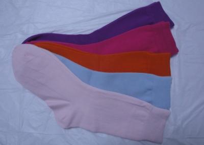 Chine Chaussettes colorées des hommes simples de coton les longues choisissent le volume d'aiguille pour l'hiver à vendre