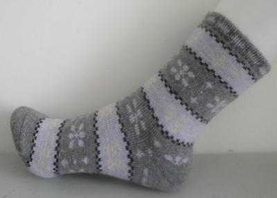 China Winter Warm Womens Wool Socks , Thick Jacquard Acrylic Anti Slip Socks for sale