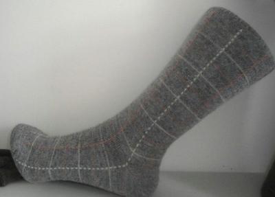 Chine Chaussettes de la laine des femmes chaudes d'hiver épais avec le tricotage coloré à vendre