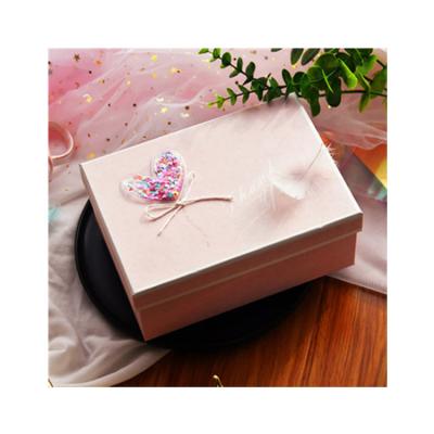 China Biodegradable Creative Kraft Paper Valentine's Day Gift Box Christmas Boxes Heart Shape Paper Packaging Box for sale