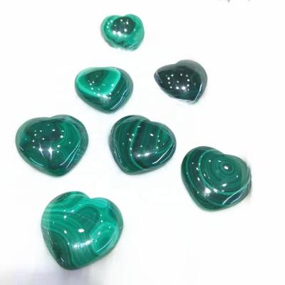 China Wholesale Natural Heart Shaped Heart Malachite From Europe Crystal Polished Healing Carving Quartz Te koop