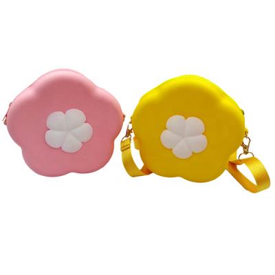 China Fashion factory direct sale kids coin purse kids mobile phone bag diagonal flower lady shoulder bag for sale