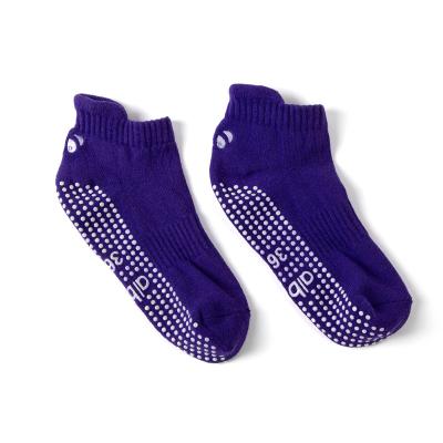 China Sporty Winter Bumps Grip Anti Noise Winter Children Winter Slip Shoes Socks Anti Skid Kids With Non Slip Grips For Kids for sale