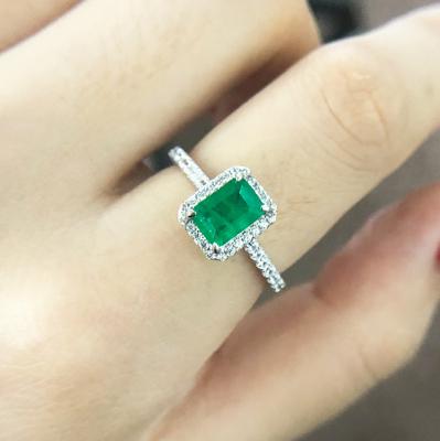 China CLASSIC Emerald Green Rings 2021 With 5x7mm Green Gemstone For Women Wedding Rings Jewelry for sale