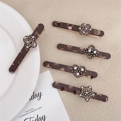 China Retro Hair Clip Fashion Designer Hairgrips Rhinestone Pearl Jewelry Duck Clips Hair Accessory Girls Hairpin for sale