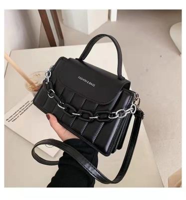 China 2021 Women New Fashion Chain Decor Quilted Satchel Bag Cross-Boby Handbag for sale