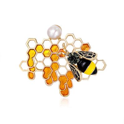 China Insect brooch fashion cartoon alloy drop pearl bee zinc alloy simple brooch personalized dress pin for sale