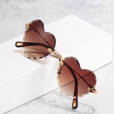 China Fashion Sunglasses 2020 Luxury Sunglasses Heart Shape Metal Sunglasses Shades Sun Glasses for sale