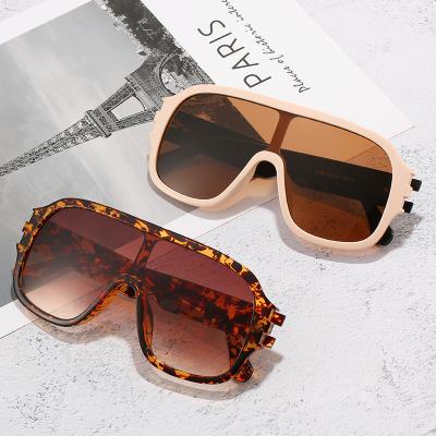 China Fashion sunglasses fashion united one piece vintage PC frame ladies sunglasses retro women sunglasses lenses for sale