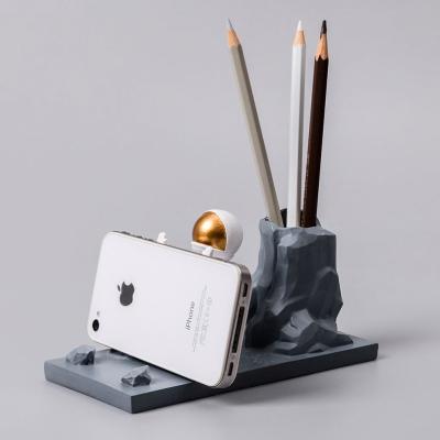 China Nordic Home Phone Astronaut Desk China Decoration Practical Desk Accessories Resin Mobile Phone Pen Holder China Style Stand for sale