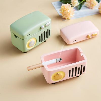 China Creative cute radio portable ashtray cover Nordic retro resin ashtray decoration home accessories for friend gifts cigar ashtray for sale