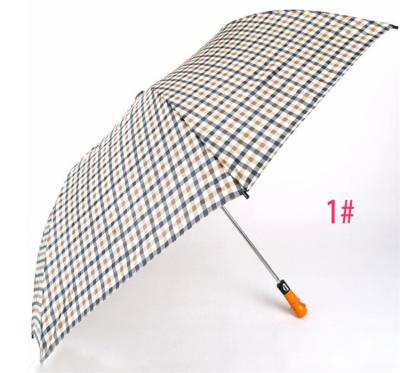 중국 Personalized custom 2 fold plaid golf umbrella with wooden handle 판매용