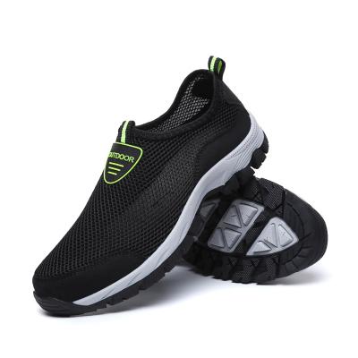 China Breathable Water Loafers Shoe Men Sneaker Trainers Fashion Flats Men Summer Sports Shoes Laceless Mesh Men Round Air for sale