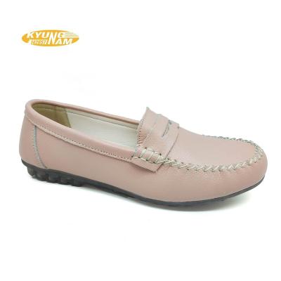 China Fashion Trend Custom Stylish Designer Women Flat Casual Shoes Pink PU Scating Flat Shoe For Lady for sale