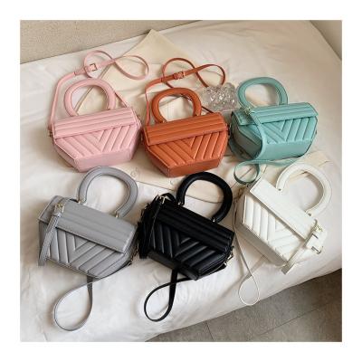 China Fashion Trendy New Fashion Handbag Females Luxury Handbags Fashion Popular Lady Purses for sale