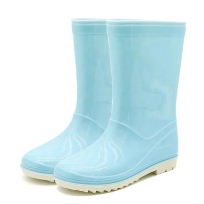 China Light Weight 100% Waterproof Anti Slip Rainy Day Fashionable Blue Kids Glitter PVC Rain Boots for sale