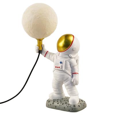 China Europe Factory Outlet Creative Lovely Art Home Decoration Craft Rainbow 3d Resin Personality Astronaut for sale