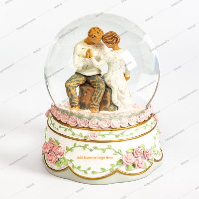 China Asia Personalized Wedding Souvenir Snow Globe Wedding Snow Globe Wedding Decoration Couple Snow Globe for sale