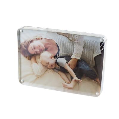 China Plastic Desk 6x4 Inch Acrylic Photo Frame Family Picture Round Corner Acrylic Magnetic Picture Frame for sale