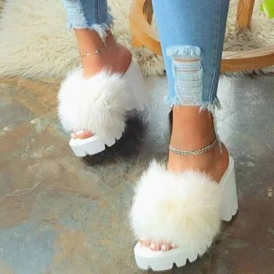 China Wholesale Fashion Trend Warm Faux Fur Indoor And Outdoor Slippers Cheap Comfortable Slippers For Women for sale