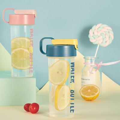 China 2021 New Outdoor Sports Viable Creative Beverage Fresh Fruit Juicer Bottle Shaker With Lemon Tea Infuser for sale