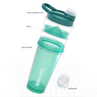 China Sustainable factory selling 700ML pp travel sports BPA free outdoor water bottle with infuser drink squeezer for sale