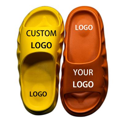 China CUSHIONING EVA Beach Garden Sandals Man Bathroom Yeezy Slippers Wholesale New Men's Yeezy Slippers Manufacturer Lightweight Men's Shoes for sale