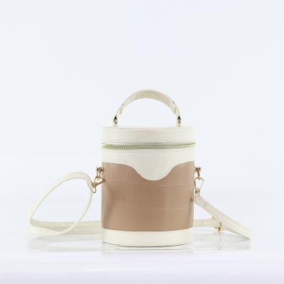 China Daily Used Niche popular small bag 2023 summer new trendy versatile cross-body bag fashion tote cylinder bucket bag for sale