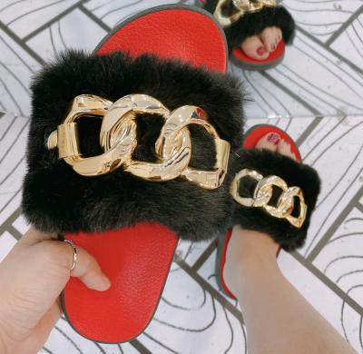 China CUSHIONING new slippers fashion summer sandals big gold chain flat sandals brand design slippers ladies large size outdoor slippers for sale