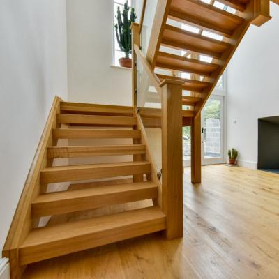 China Home House New U Shaped Solid Wood Oak Staircase Model 061 for sale