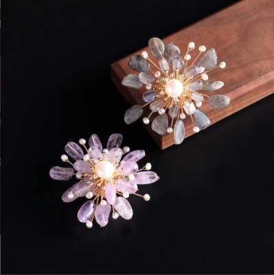 China New Retro Natural Pearl Stone Luxury Sparkle Glitter Brooch Corsage Coat Pin Accessories Wholesale for sale