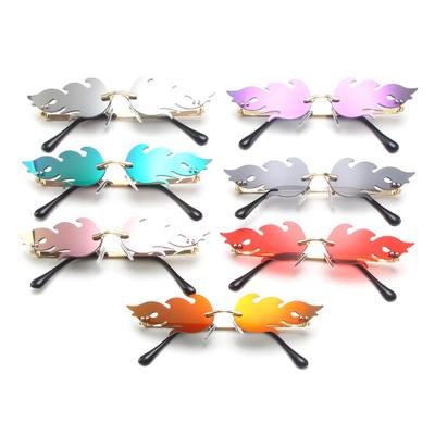 China Fashion sunglasses wholesale creative funny fire flame shape sunglasses 90s novelty sunglasses GD81012 unisex rimless wave for sale