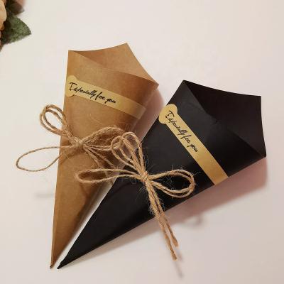 China Recyclable Kraft Paper Candy Bouquet Shaped Boxes With Hemp String Gift Wrapping Paper for sale