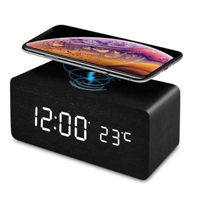 China Evertop Class 2 in 1 Wireless Charger LED Wooden Alarm Clock Phone Clock Wireless Charger for sale