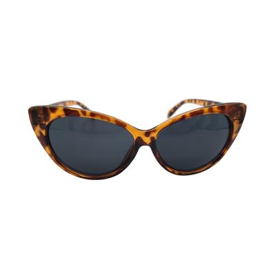 China Classic Sunglasses 2021 New Fashion Cat Eye Leopard Sunglasses Frames for sale