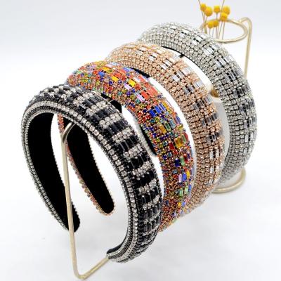 China 2022 Luxury Non-slip Hair Band Fashion Hair Accessories Luxury Custom Sponge Padded Baroque Rhinestone Headbands For Women for sale