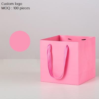 China Bottom With Bottom Flower In-Stock Paper Bouquets Kraft Paper Bag Rose Custom Paper Bags With Logo for sale