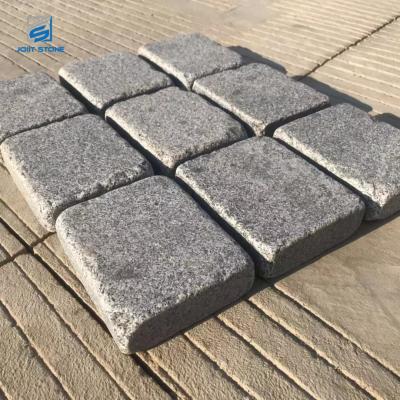 中国 Modern Wholesale Natural Dark Cube Gray Granite Paving Stone Cobblestone 販売のため